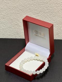 月入3k女生为自己拿下第一条和田玉手串