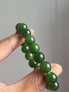 菠菜绿和田玉属于什么档次?