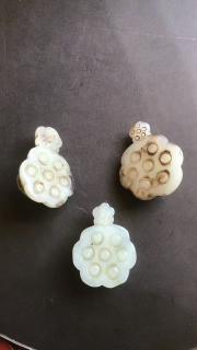 清代和田玉并蒂莲挂坠
