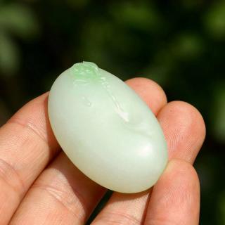 和田玉带翠莲花 俄料白玉翠青苏工大师 全场新疆和田籽料碧玉包邮