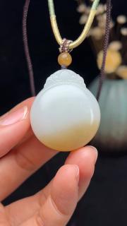 精美和田玉糖白无事牌