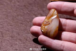 独籽的一块虎牌,秋梨虎皮,新疆和田玉籽料,独籽无修.玉质过灯