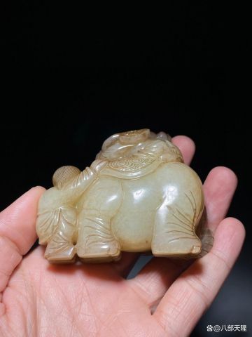 老和田玉吉象如意童子摆件