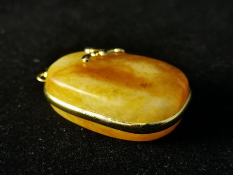 dm8388-0205 天然和田玉籽料包金吊坠