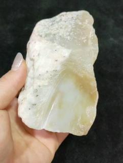 和田玉原石这样挑,收藏把玩都合适✨