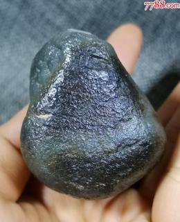 4010和田玉黑皮青花旱籽戈壁料原石155克