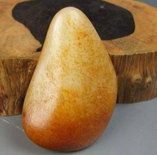 比如藕粉,烟紫,虽然这两个料子整体确实相对比较便宜,让很多人会感觉