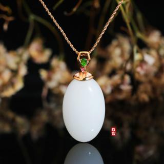 18k玫瑰金和田玉