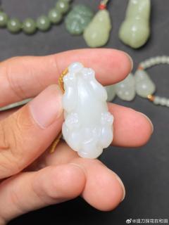 羊脂白玉貔貅吊坠