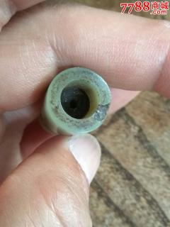 带黄皮和田玉烟嘴