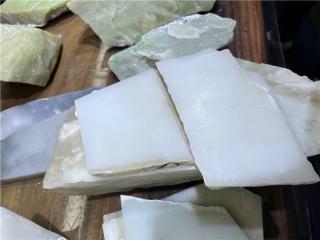 和田玉里顶级山料是什么行情?这种料30万一公斤也很难买到和田玉鉴定
