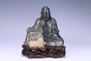 清 和田玉青花籽料伏虎罗汉摆件.尺寸14.5*18.5*5cm,重1283.2g