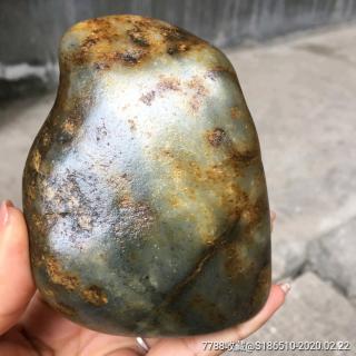 天然新疆和田玉高密度俏色枣红皮三色墨玉籽料原石小摆件
