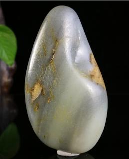 和田玉是中华玉苑中珍贵的宝石,对于收藏者来讲欣赏与财富的积累