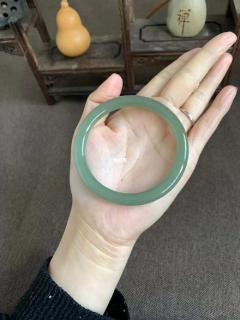 和田玉冰底湖水绿手镯,圈口60.2宽7.1mm厚7
