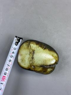 标的2acy437和田玉原石一件重:0.57kg