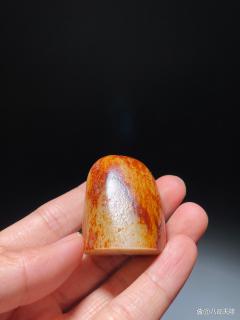 在历史与艺术的交汇处,这方老和田玉原石印章散发着独特魅力