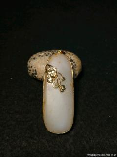 和田玉包金吊坠