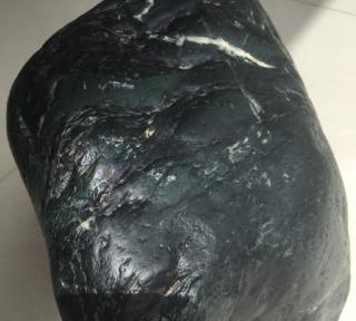 打灯照的时候,各种颜色的和田玉都泛什么光?