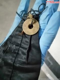 清代丝绸绣精美烟袋一套,和田玉烟嘴,像平安扣