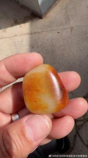 新疆和田玉籽料原石,30.3克,真皮真色 红皮白玉,标本级的红油皮,皮色