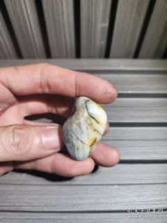 新疆和田玉青花鸡骨白,重36.5克 分类: 和田玉