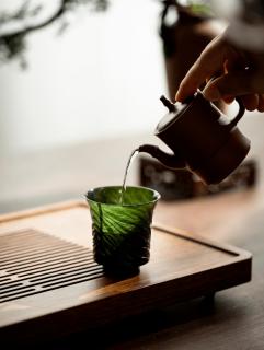 和田玉做的茶杯,薄如蝉翼!