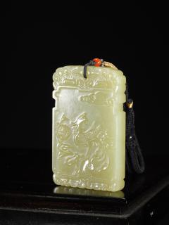 清和田黄玉凤凰诗文牌,玉质温润细腻,雕工精美,正面雕刻凤凰,背面诗文