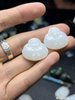 白玉抱抱佛小吊坠细度过灯
