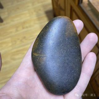 和田玉黑色系里少见的珍品,墨玉只能排第三!