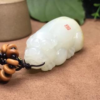 为什么人们都相信翡翠和田玉貔貅招财很灵?尤其是商人或炒股的人