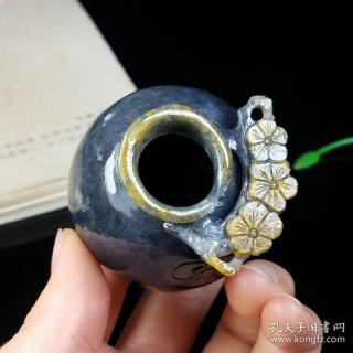 新疆和田玉青花籽料梅开五福·玉瓶!脂感十足,俏色雕刻,精工细琢,静心