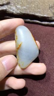 新疆和田玉聚红皮籽料原石,天然吊坠,籽形漂亮,侧边聚红皮老熟油润,漂
